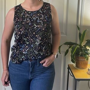 DR2 black flower sleeveless shirt